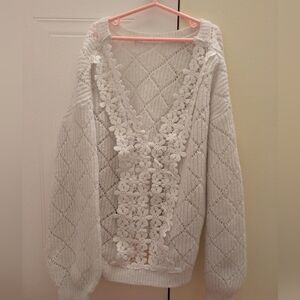 🦋5/25$ SHEIN White Floral Lace V-Neck Knit Sweater